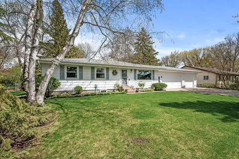 9174 Rice Lake Rd, Maple Grove, MN 55369