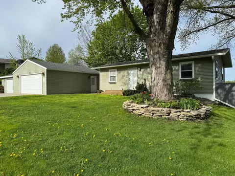 1221 Harbor Dr SE, Rochester, MN 55904