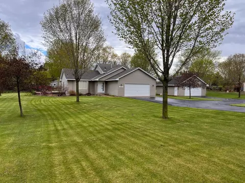 7617 6th St N, Princeton, MN 55371