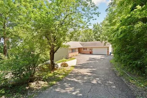 310 S 6th St, Henderson, MN 56044