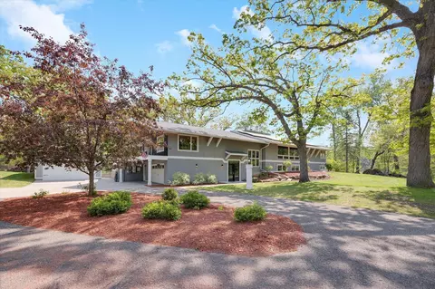 2 Duck Pass Rd, North Oaks, MN 55127