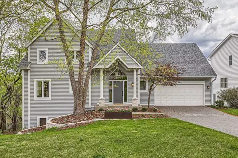 6782 Woodland Dr, Eden Prairie, MN 55346