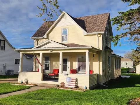 103 3rd St, Russell, MN 56169