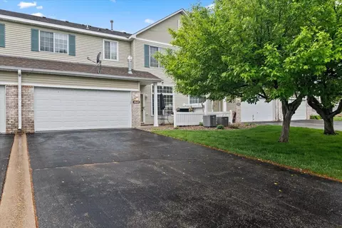 1642 Brittany Dr, Shakopee, MN 55379