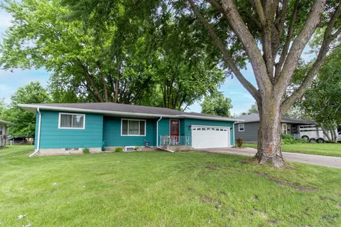 919 Cardinal Dr, Owatonna, MN 55060