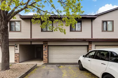 8521 Maplebrook Pkwy N, Brooklyn Park, MN 55445
