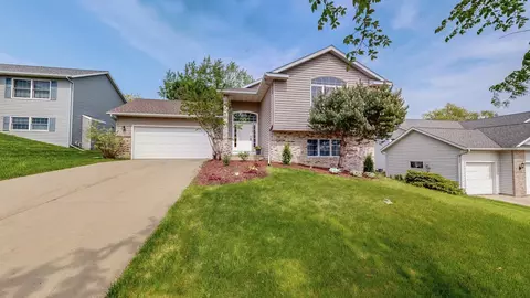 4507 Manor Park Dr NW, Rochester, MN 55901