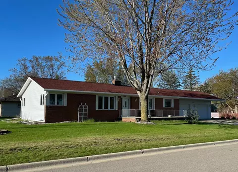 505 Country Club Rd, Sauk Centre, MN 56378