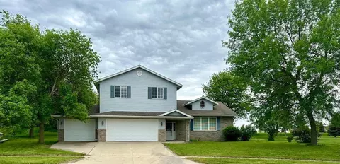 1206 Canoga Park Dr, Marshall, MN 56258