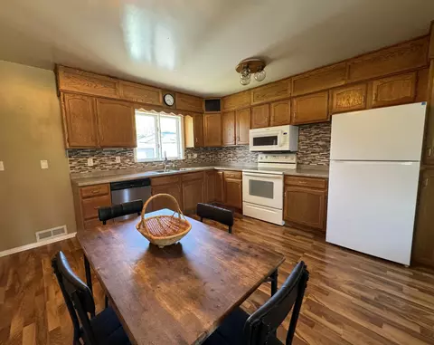 119 W Maple St, Marshall, MN 56258 photo 6