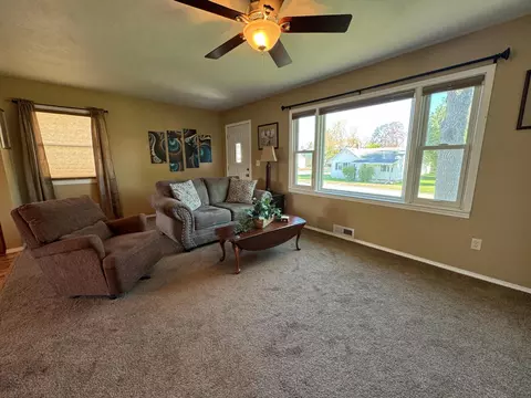 119 W Maple St, Marshall, MN 56258 photo 3