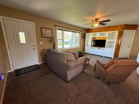 119 W Maple St, Marshall, MN 56258 photo 2