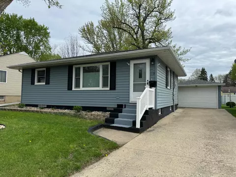 119 W Maple St, Marshall, MN 56258