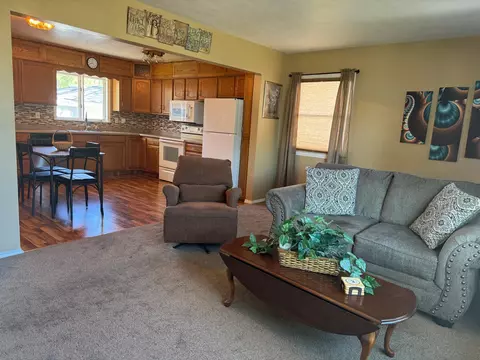 119 W Maple St, Marshall, MN 56258 photo 4