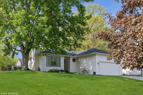360 Hardwood Ln W, Mahtomedi, MN 55115