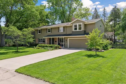 6013 Shane Dr, Edina, MN 55439