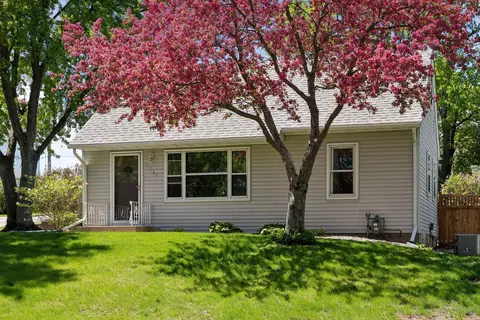2545 Beacon St, Roseville, MN 55113