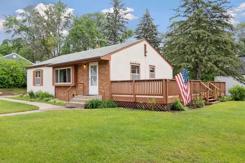 2032 William St, Roseville, MN 55113