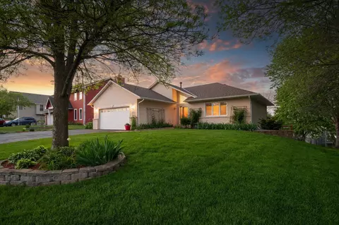 16300 Godson Dr, Lakeville, MN 55044