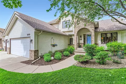 949 Trillium Ct, Eagan, MN 55123