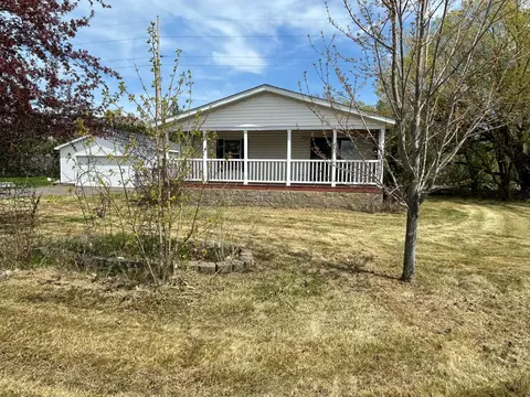 402 Rosabelle Ct, Grasston, MN 55030