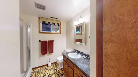 Bath - 641 Botsford Ave, Albert Lea, MN 56007 photo 8 of 9