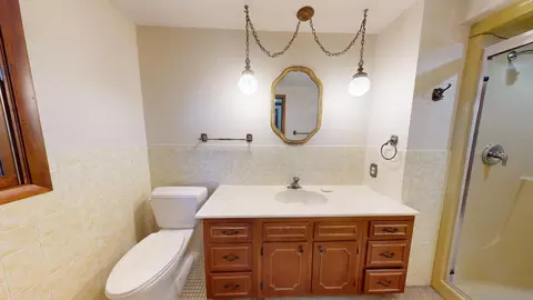 Bath - 641 Botsford Ave, Albert Lea, MN 56007 photo 4 of 9