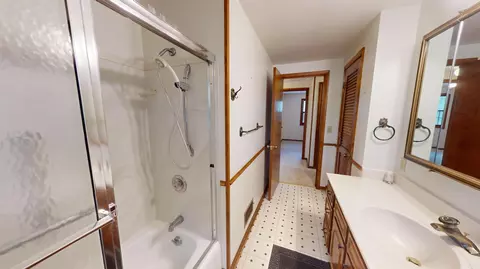 Bath - 641 Botsford Ave, Albert Lea, MN 56007 photo 7 of 9