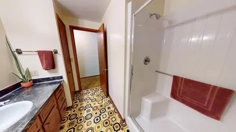 Bath - 641 Botsford Ave, Albert Lea, MN 56007 photo 9 of 9