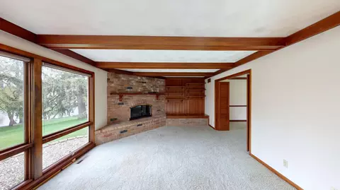 Living - 641 Botsford Ave, Albert Lea, MN 56007 photo 7 of 11