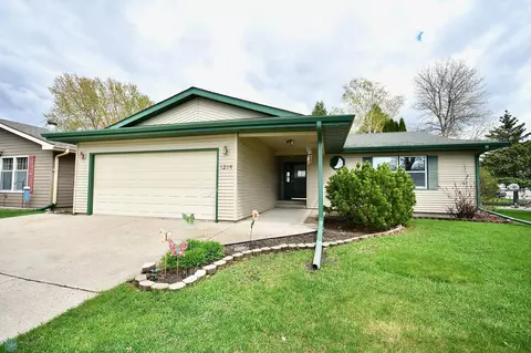 1214 19th St N, Moorhead, MN 56560