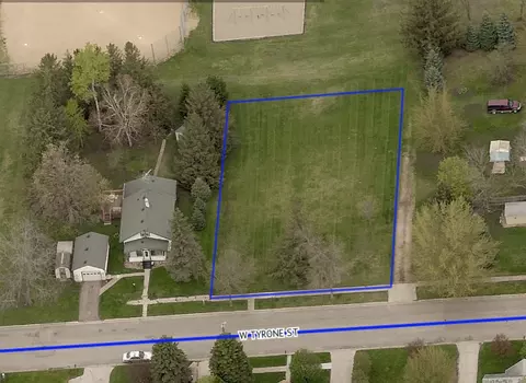 330 Tyrone St W, Le Center, MN 56057