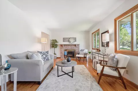 3245 Regent Ave N, Golden Valley, MN 55422