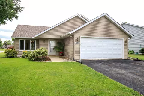 1300 Prairie View Dr SW, Hutchinson, MN 55350