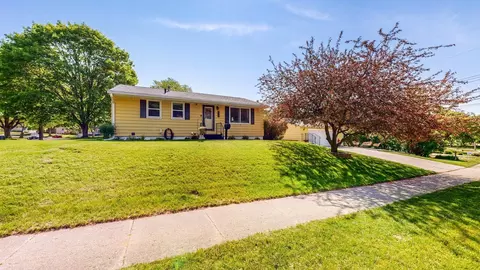 574 36th Ave NW, Rochester, MN 55901