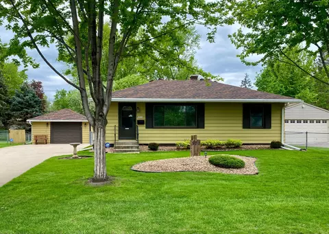 3670 72nd St E, Inver Grove Heights, MN 55076