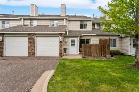 7034 19th St N #2, Oakdale, MN 55128