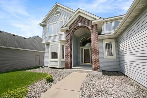 2542 Grey Eagle Dr, Woodbury, MN 55129