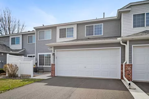 2036 Gresham Ave N, Oakdale, MN 55128