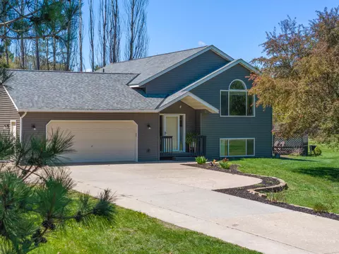 13989 Grand Oaks Dr, Baxter, MN 56425