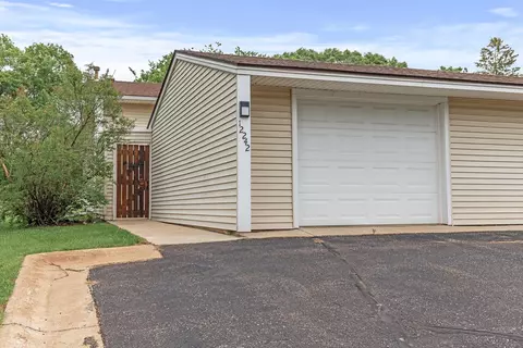 12242 Eagle St NW, Coon Rapids, MN 55448