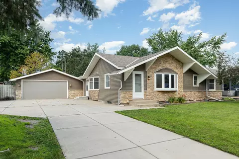 8352 Grafton Ave S, Cottage Grove, MN 55016