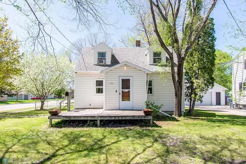 701 15th St N, Moorhead, MN 56560