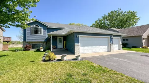 621 10th St S, Sartell, MN 56377
