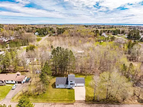 1108 N Robin Ave, Duluth, MN 55811 photo 2