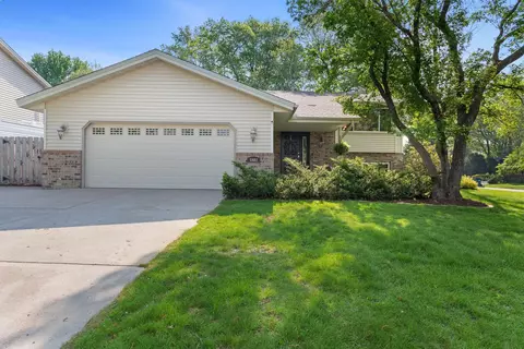 5902 Birchwood St, Shoreview, MN 55126