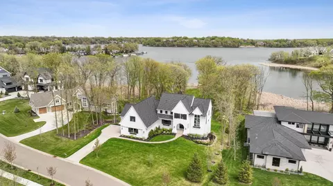 3722 Woodland Cove Pkwy, Minnetrista, MN 55331