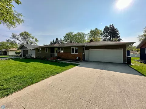 1702 15th St S, Moorhead, MN 56560