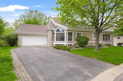533 Wildflower, Burnsville, MN 55306