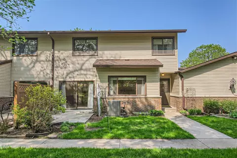 4075 Foss Rd, Saint Anthony, MN 55421
